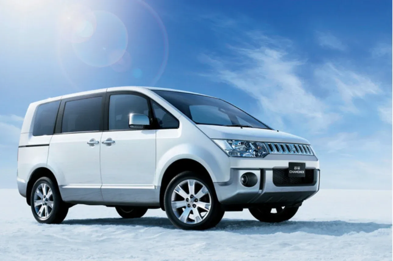 Mitsubishi Delica D:5 on snow — manufacturer reference photo
