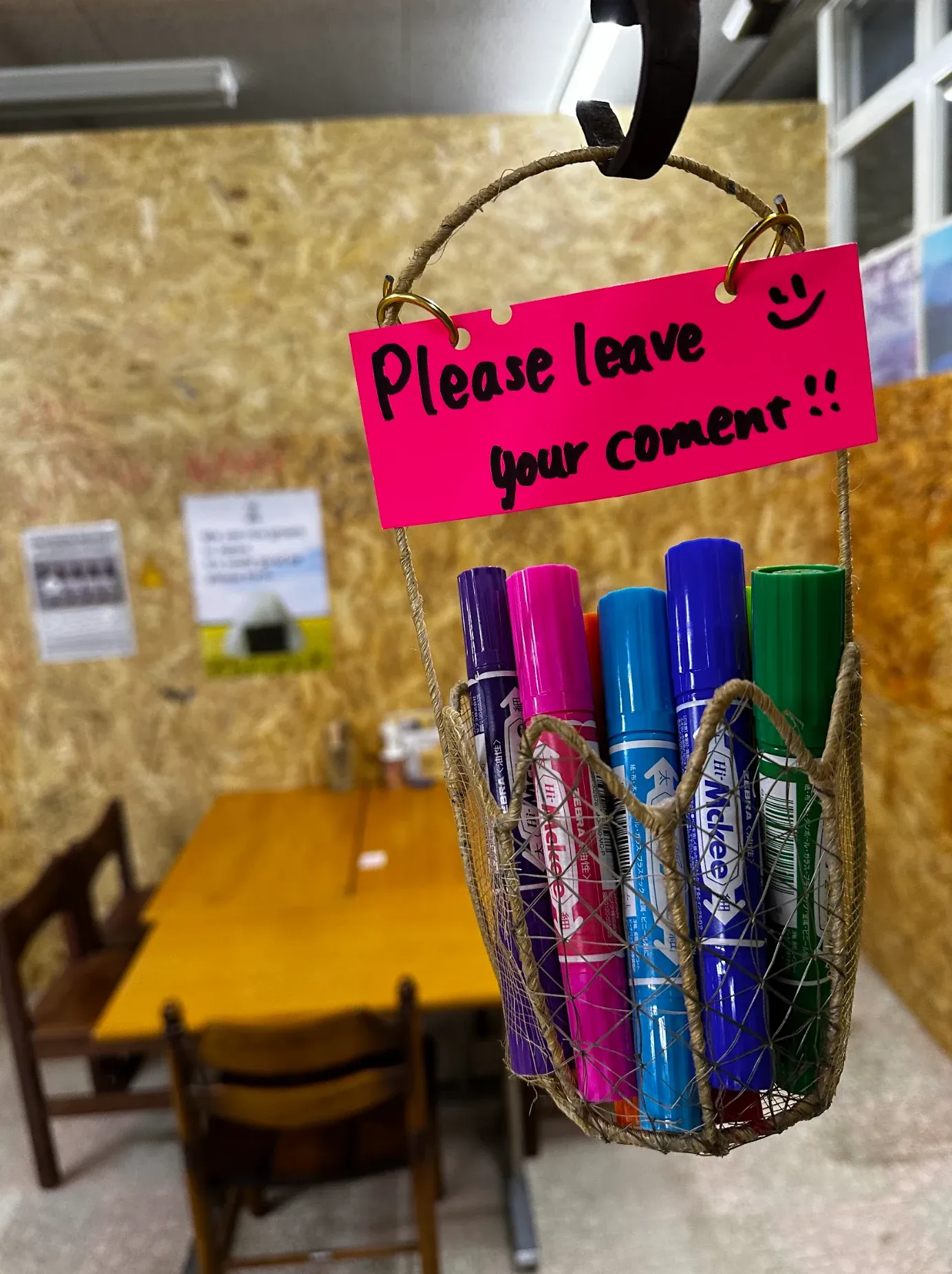 Colorful markers and a Please leave your comment sign at NINJA